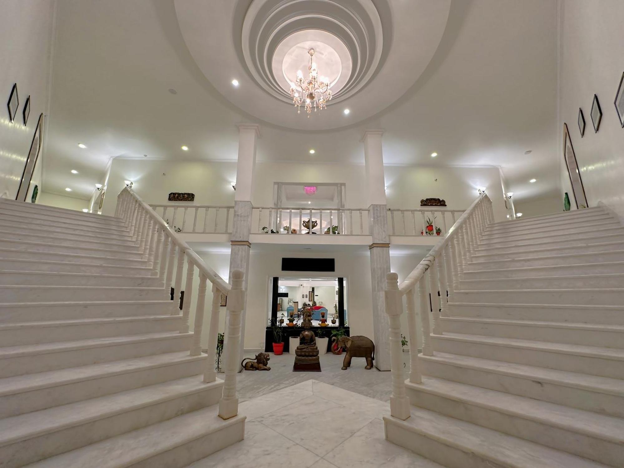 A S Hotels Кхаджурахо Экстерьер фото